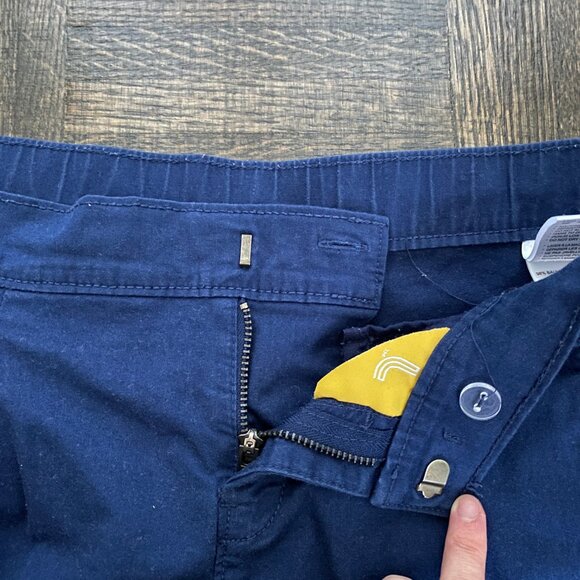 Lolë Casual Shorts with pockets - Picture 3 of 8